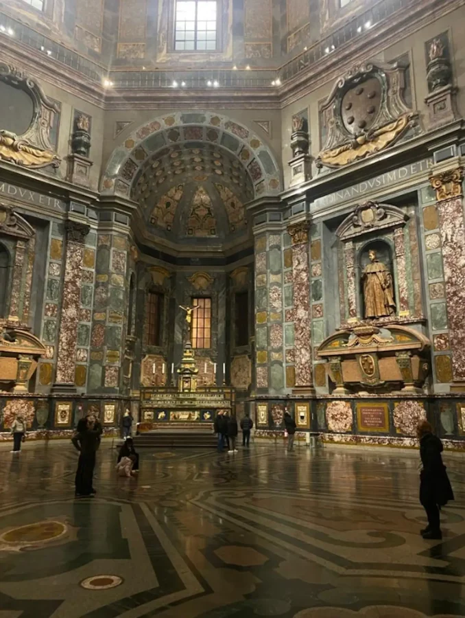 Capela dei Principi cu mormintele membrilor familiei Medici.
